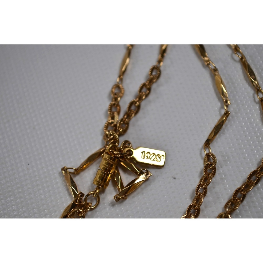 Vintage 1928 Brand Gold Tone Necklace w/ Oval Floral Pendant & Faux Pearl 17.5" - Picture 7 of 12